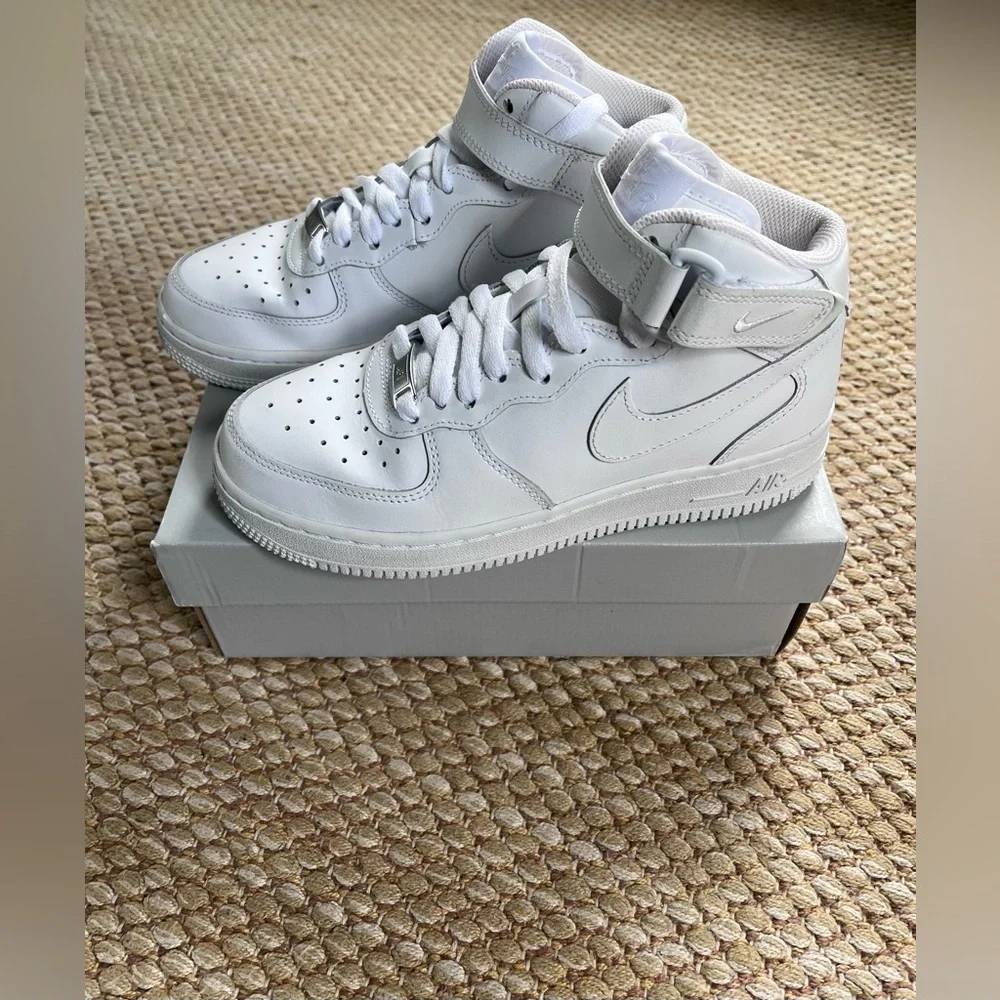 Nike Air Force 1 LE Mid Triple White 4.5 GS youth Kids Boys EUC W Box Tried On